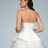 Vestido de Noiva Mini com Peplum Escultural e Tule em Pontas – REF: OD77CT