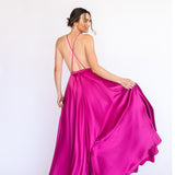 Vestido Longo em Cetim com Decote Profundo e Costas Abertas – REF: EG19