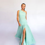 Vestido Longo Drapeado Assimétrico em Musselina Fluida com Fenda – REF: EG03.SM