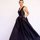 Vestido Longo em Zibeline Bicolor com Laços Imponentes – REF: OD101