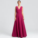 Vestido Longo em Crepe com Decote Profundo e Laço nas Costas – REF: EG33
